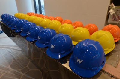 廣州W酒店舉辦獨家預覽活動“尚映會”，其中包含在工地舉辦的創意酒店揭秘之旅。