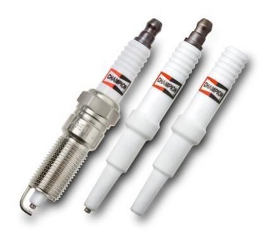 與之前的火花塞設計相比，輝門最新研制的SureFire Plus<br />陶瓷材料能夠承受更高電壓，進而增加缸壓，<br />從而提高發動機性能和燃油效率，同時減少CO2排放量。